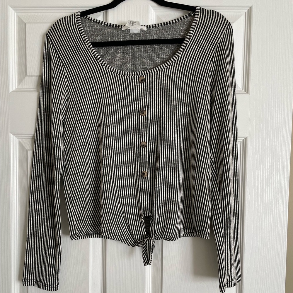 Crop long sleeved top